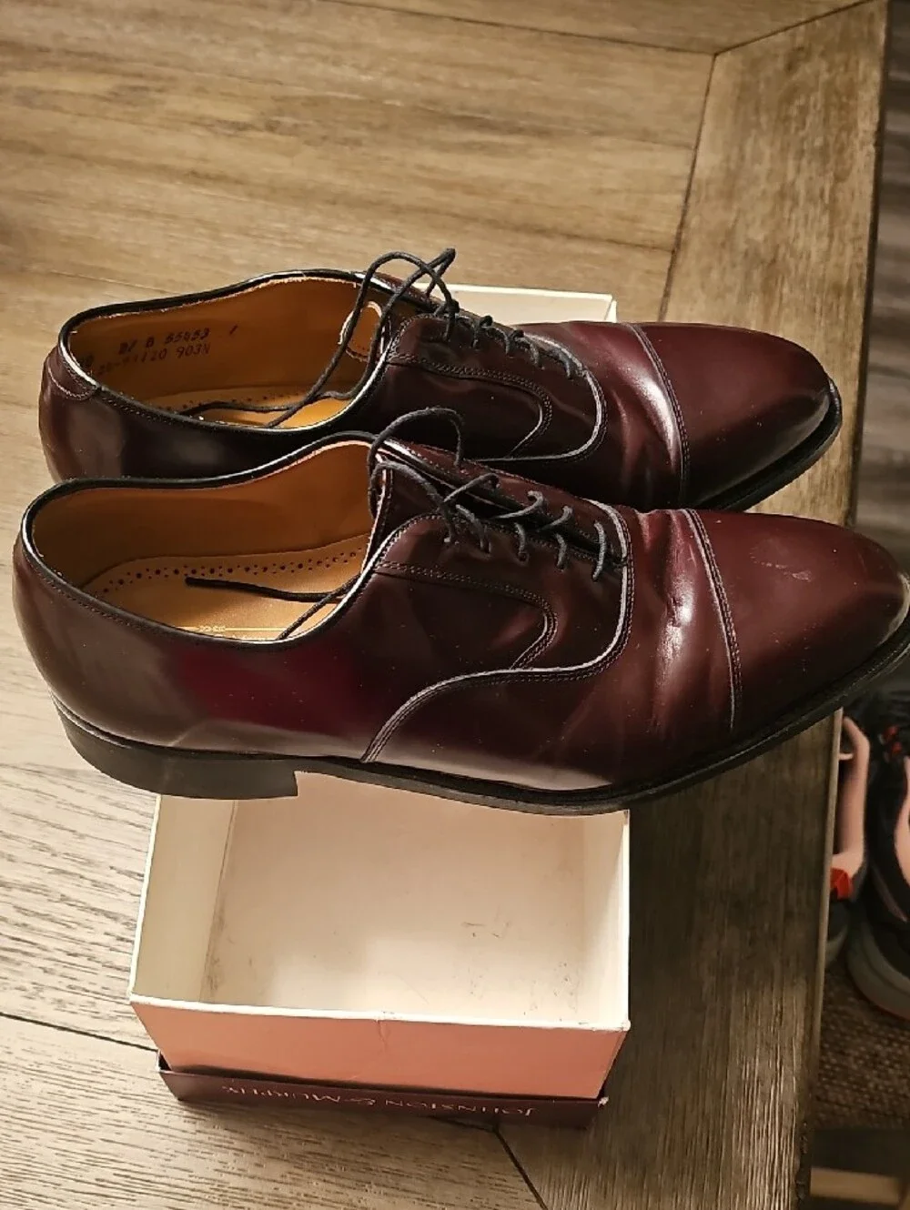 Johnston & Murphy Men's Burgundy Leather Cap-Toe Oxfords